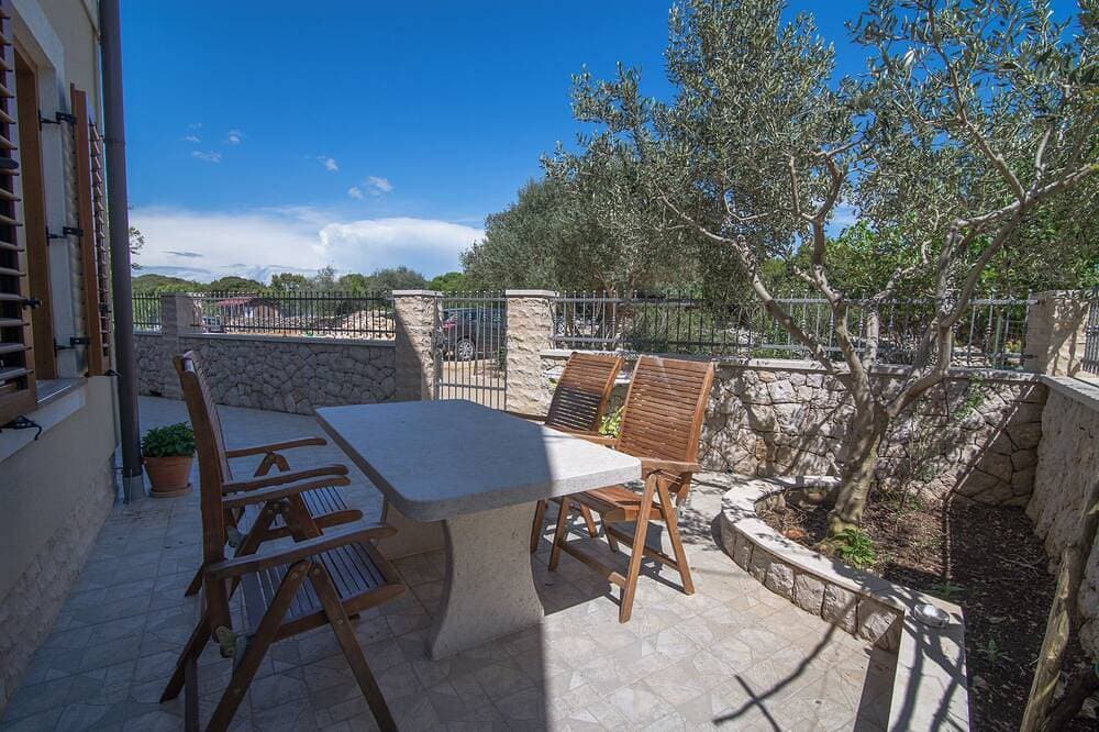 2-Zimmer-Ferienwohnung mit Terrasse Punta kriza, Cres 1