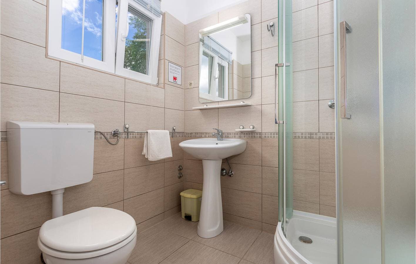 Foto 13 von 39: Gemütliche Ferienwohnung mit WLAN, Terrasse und Pool – 1 km vom Strand von Jert entfernt
