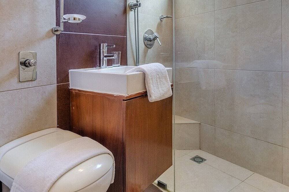 Foto 8 von 28: Escape w/Private pool, indoor hot tub & BBQ terrace