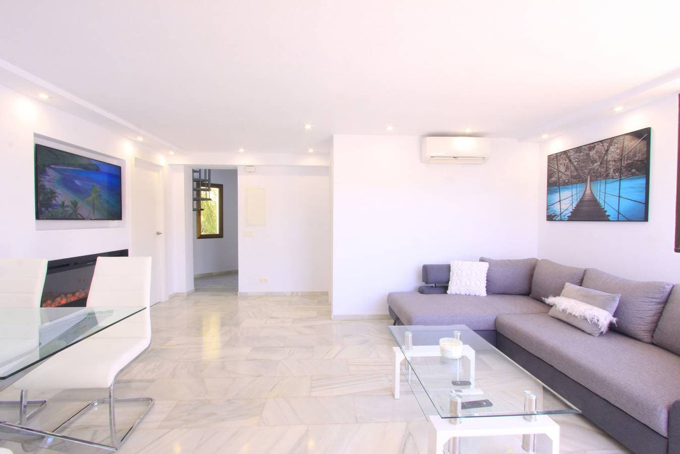 Foto 4 von 33: 1094 Luxurious Golden Beach Duplex Penthouse