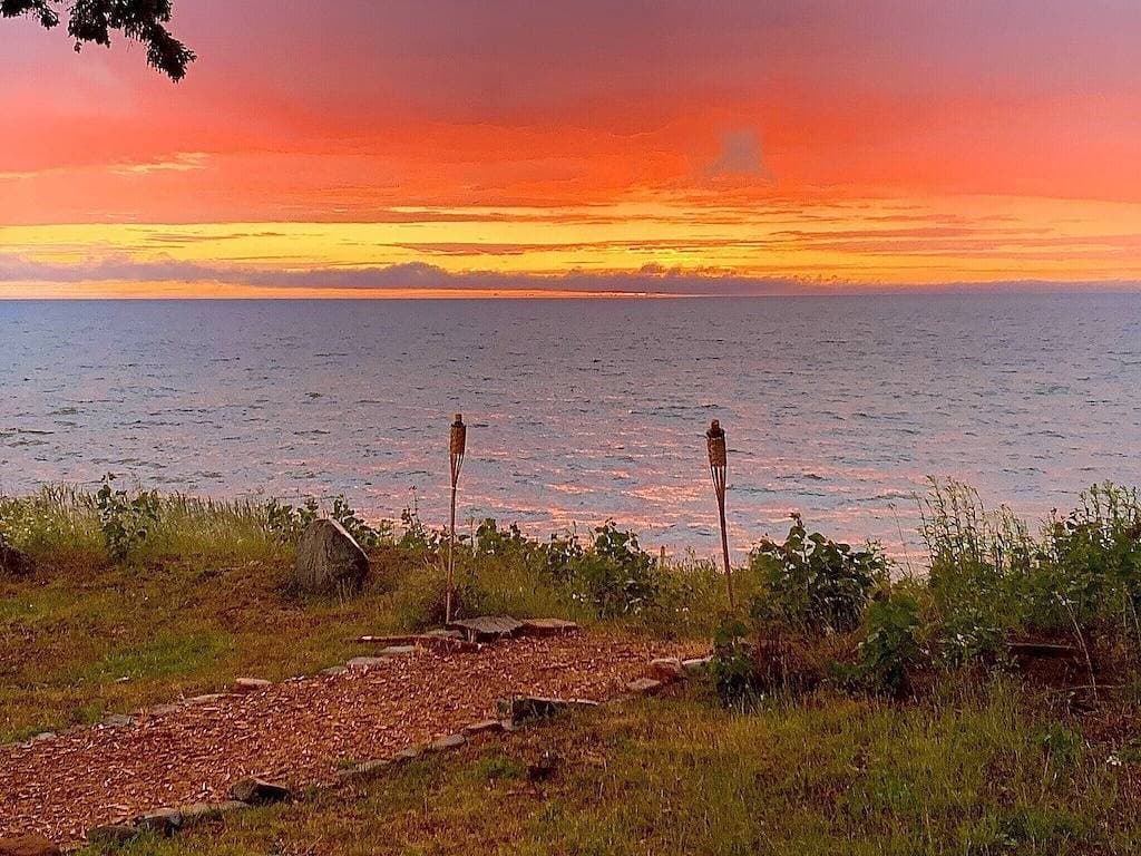 Lake Superior premium bespoke accommodations with ultimate view! 1