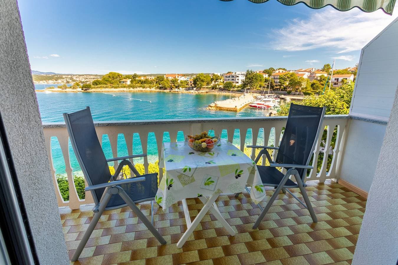 Apartment für 4-5 Personen am Strand, mit WLAN und Klimaanlage 1