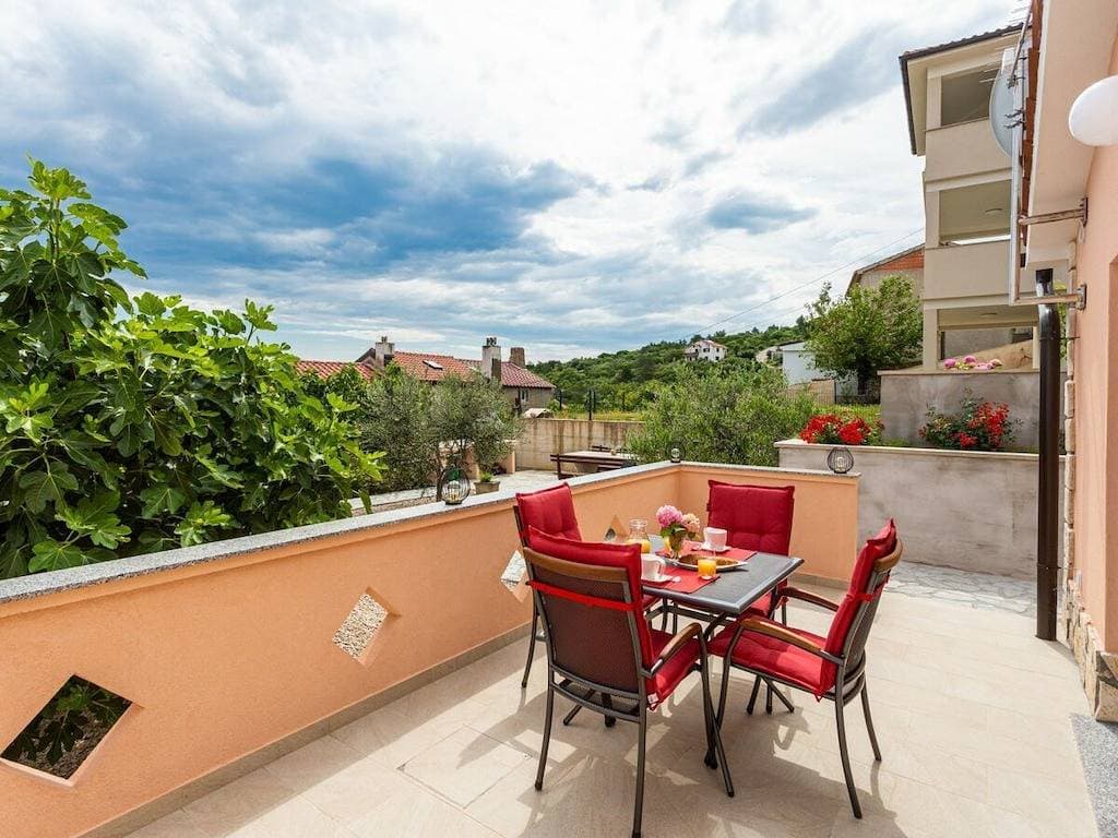 Foto 5 von 28: Ferienhaus in Vrbnik mit Schwimmbecken