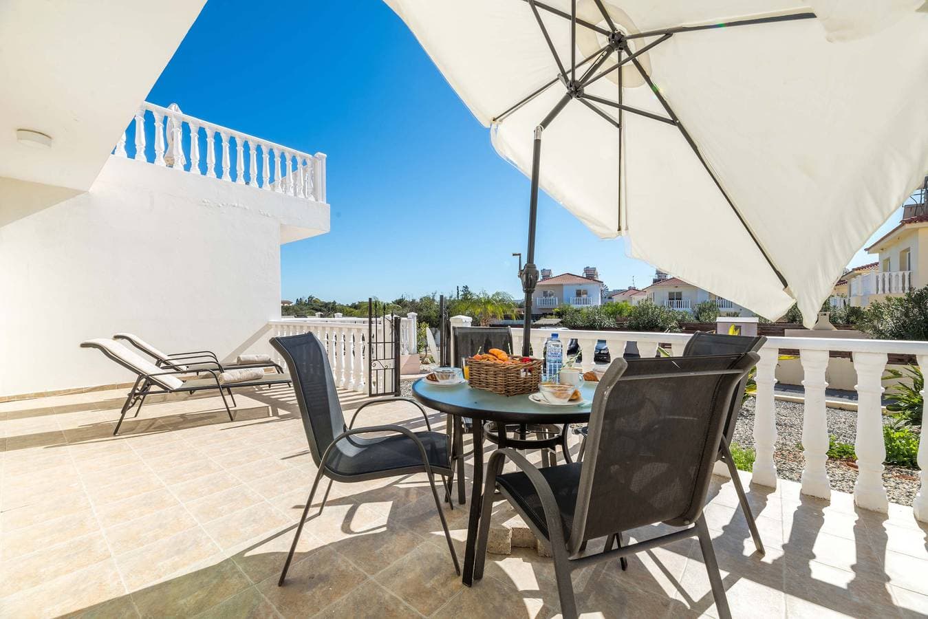 Estelle Suite 1