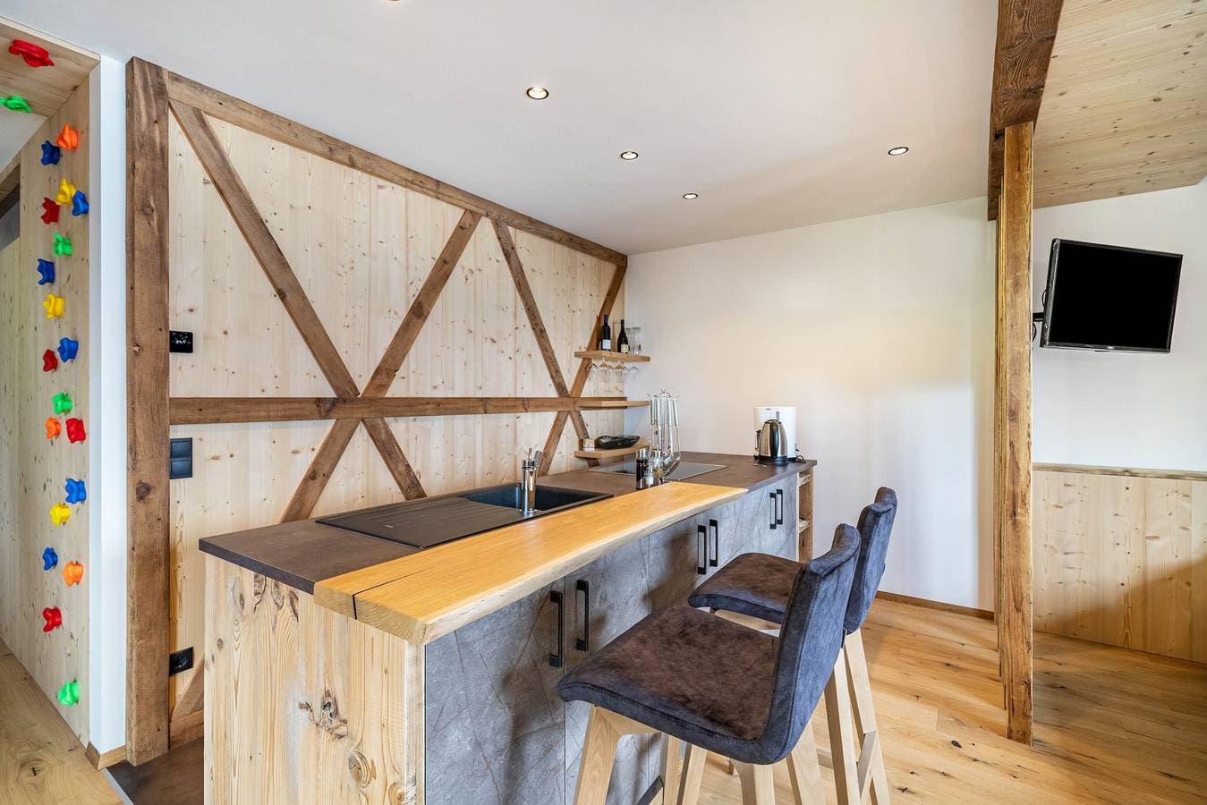 Foto 7 von 37: Apartment „Bergsteiger – Patleidhof“ mit Bergblick und privater Sauna am Balkon