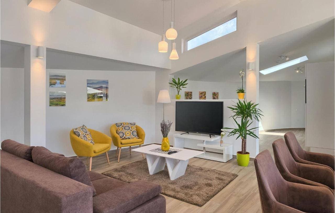 Foto 7 von 29: Three-Bedroom Holiday Home