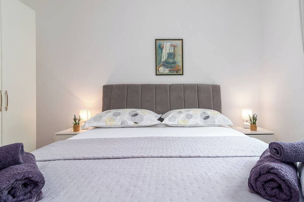 Foto 4 von 30: Stipe 2 mit einem Schlafzimmer, nur 100 m vom Strand in Trogir entfernt