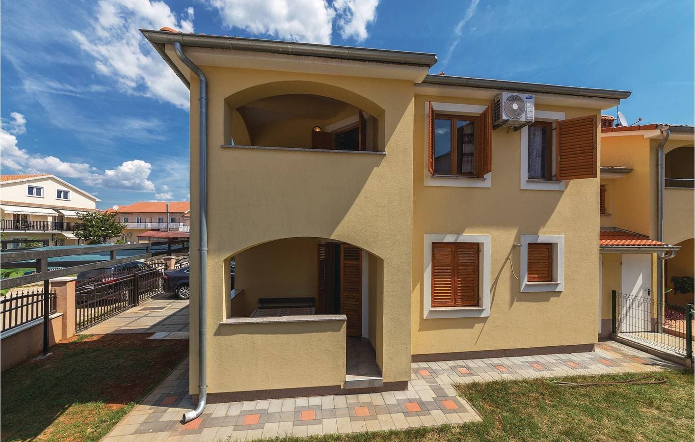 Foto 2 von 27: Gemütliche Ferienwohnung mit Terrasse, Parkplatz und WLAN in der Nähe von Valbandon und der Küste