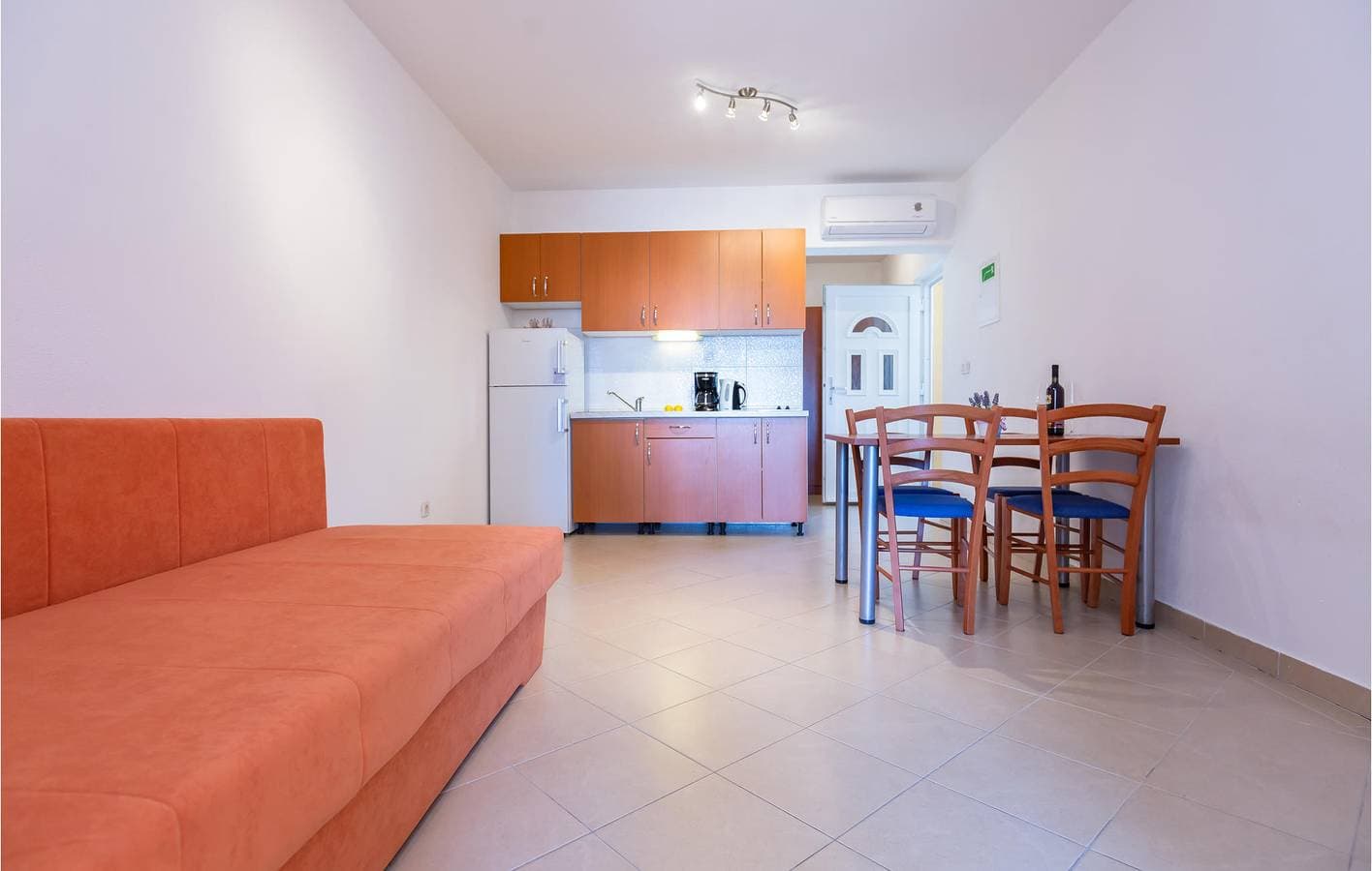 Foto 7 von 20: Apartment mit Meerblick, Terrasse, Parkplatz und WLAN, 700 m vom Strand entfernt
