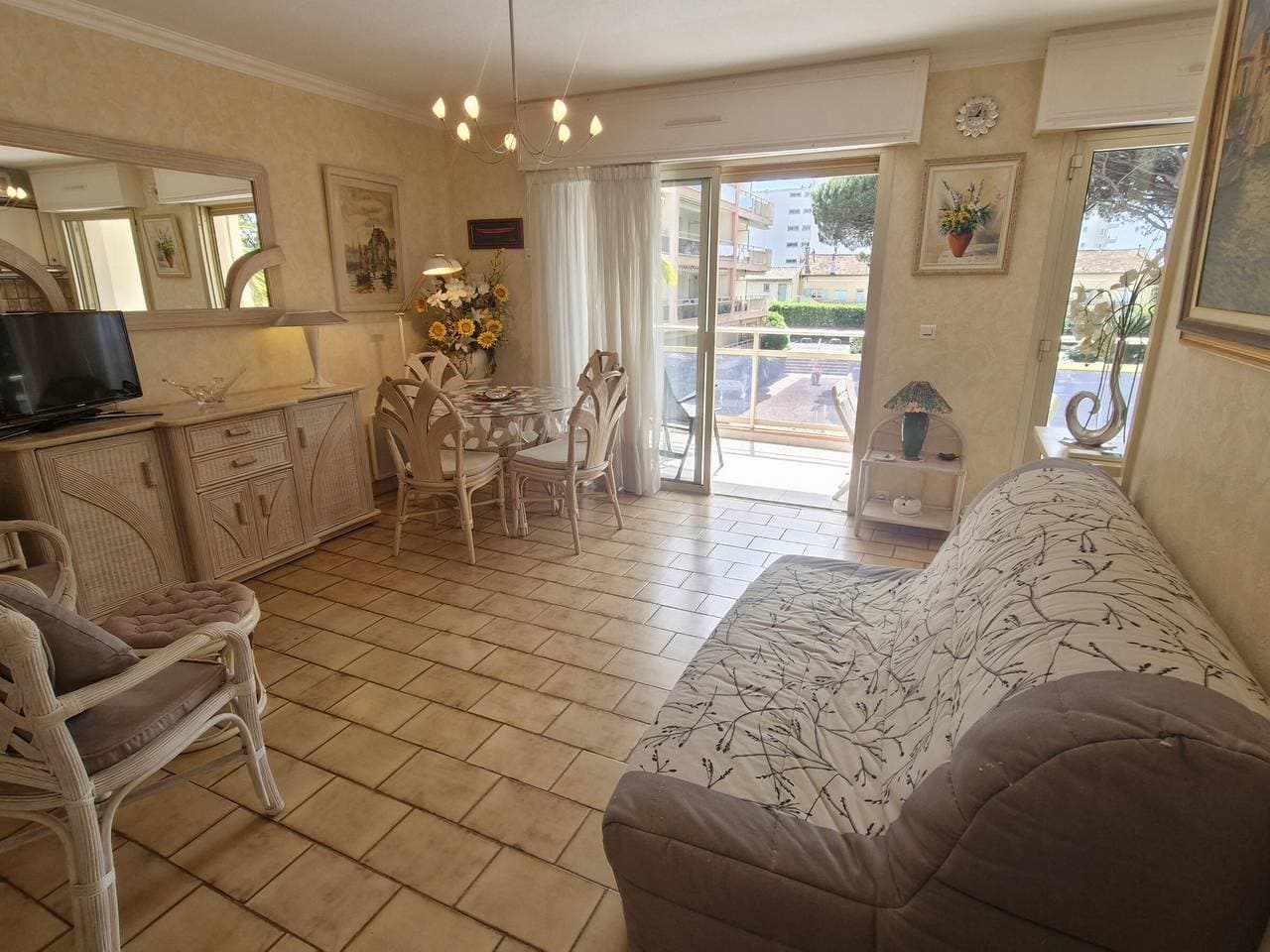 Foto 9 von 16: Studio mit Schlafbereich, Meerblick, Pool und Parkplatz in Sainte-Maxime