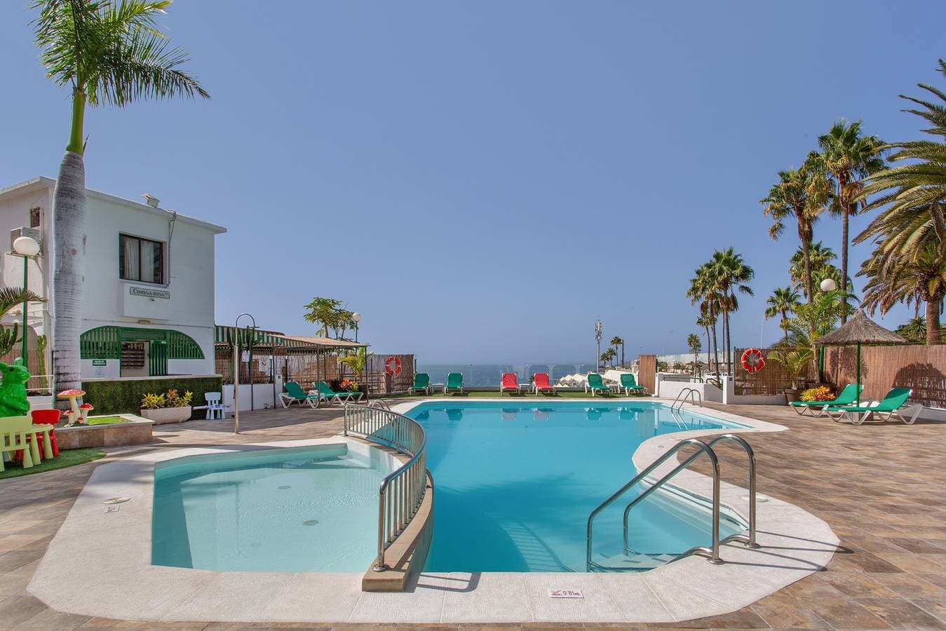 Foto 3 von 29: Ferienwohnung 'Corona Rosa' mit Meerblick, Gemeinschaftspool und WLAN