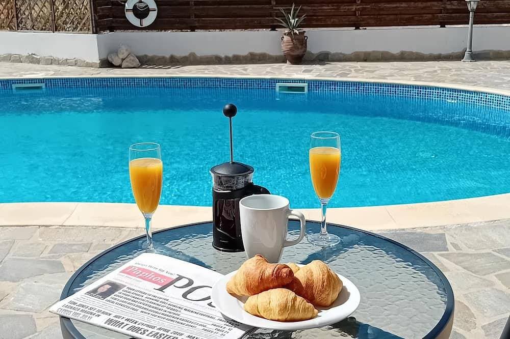 Kato Paphos Suites - Gf Studio Apartment. Pool View, Wi-Fi, a/c. Great Location 1