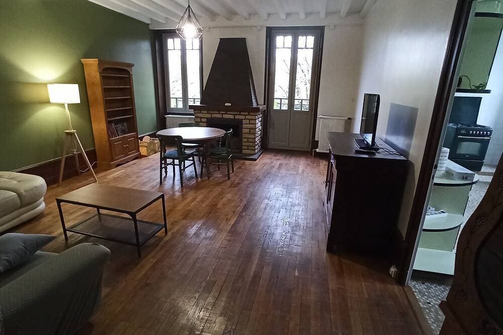 Nice apartment with all comforts in a residence, a stone's throw from the town center. 1