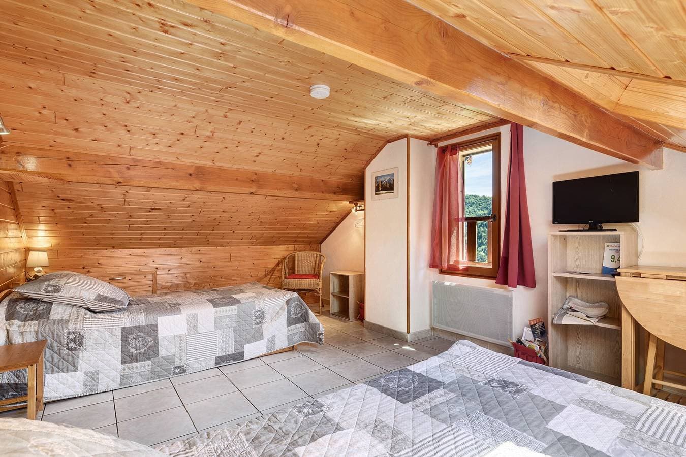 Foto 9 von 33: Gästezimmer „La Rossinière“ mit Bergblick, privater Terrasse und WLAN
