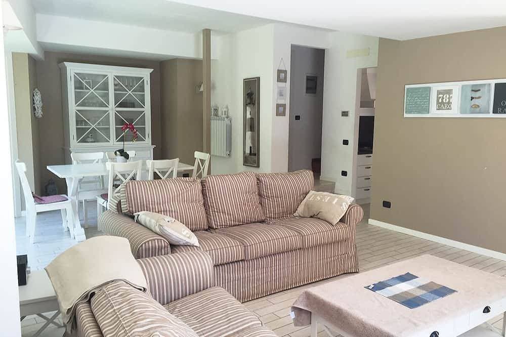 Foto 10 von 29: Schöne exklusive Villa 50 Meter vom See entfernt