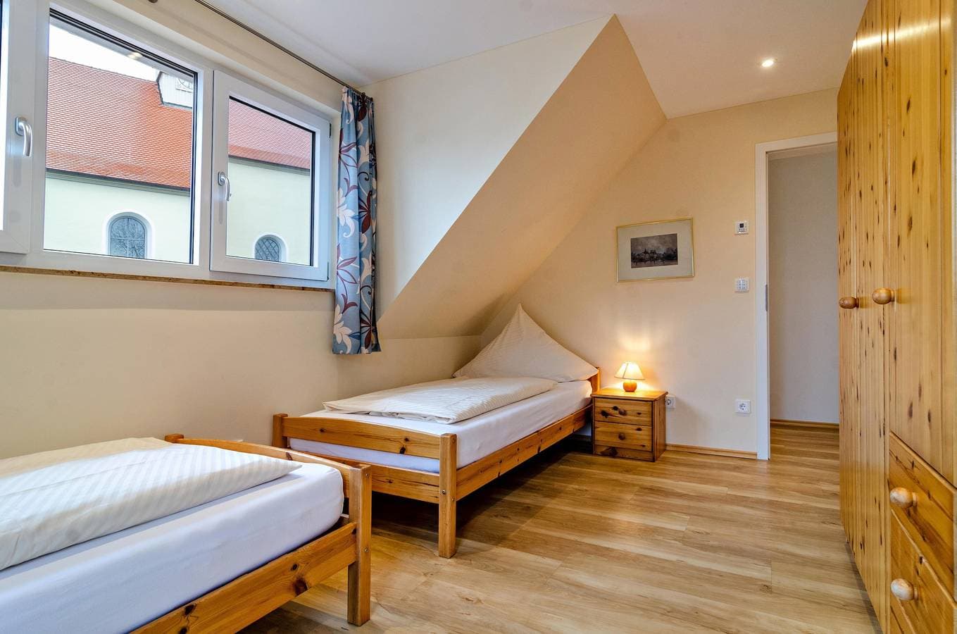 Foto 9 von 24: Lichtdurchflutete Ferienwohnung "Haus Eiche" in der Nähe des Bodensees mit WLAN, Balkon und Garten; Parkplätze vorhanden