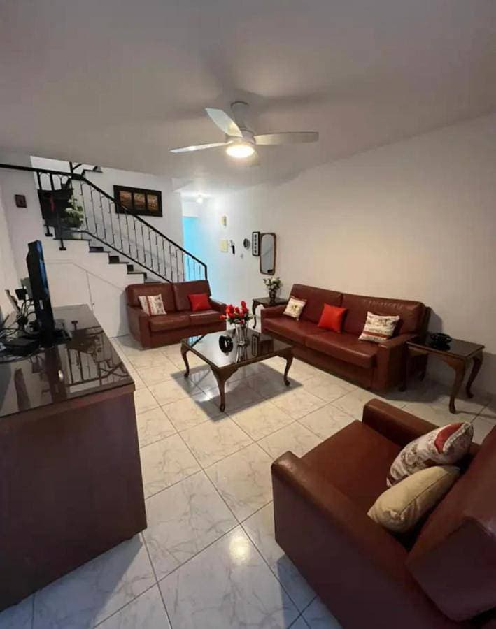 Marias Spacious Aparment 1