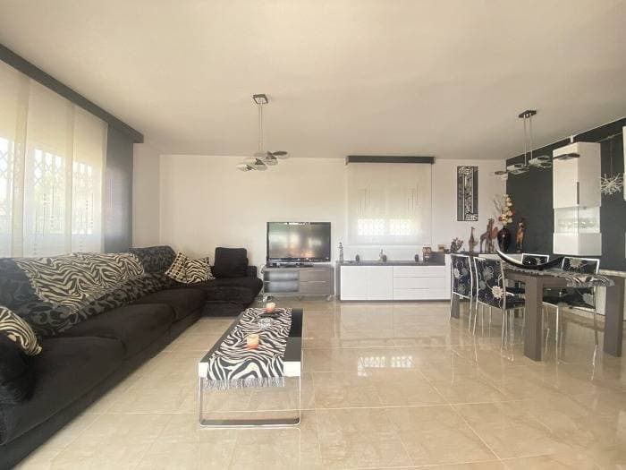 Foto 3 von 45: Ferienwohnung für 8 Personen mit Pool