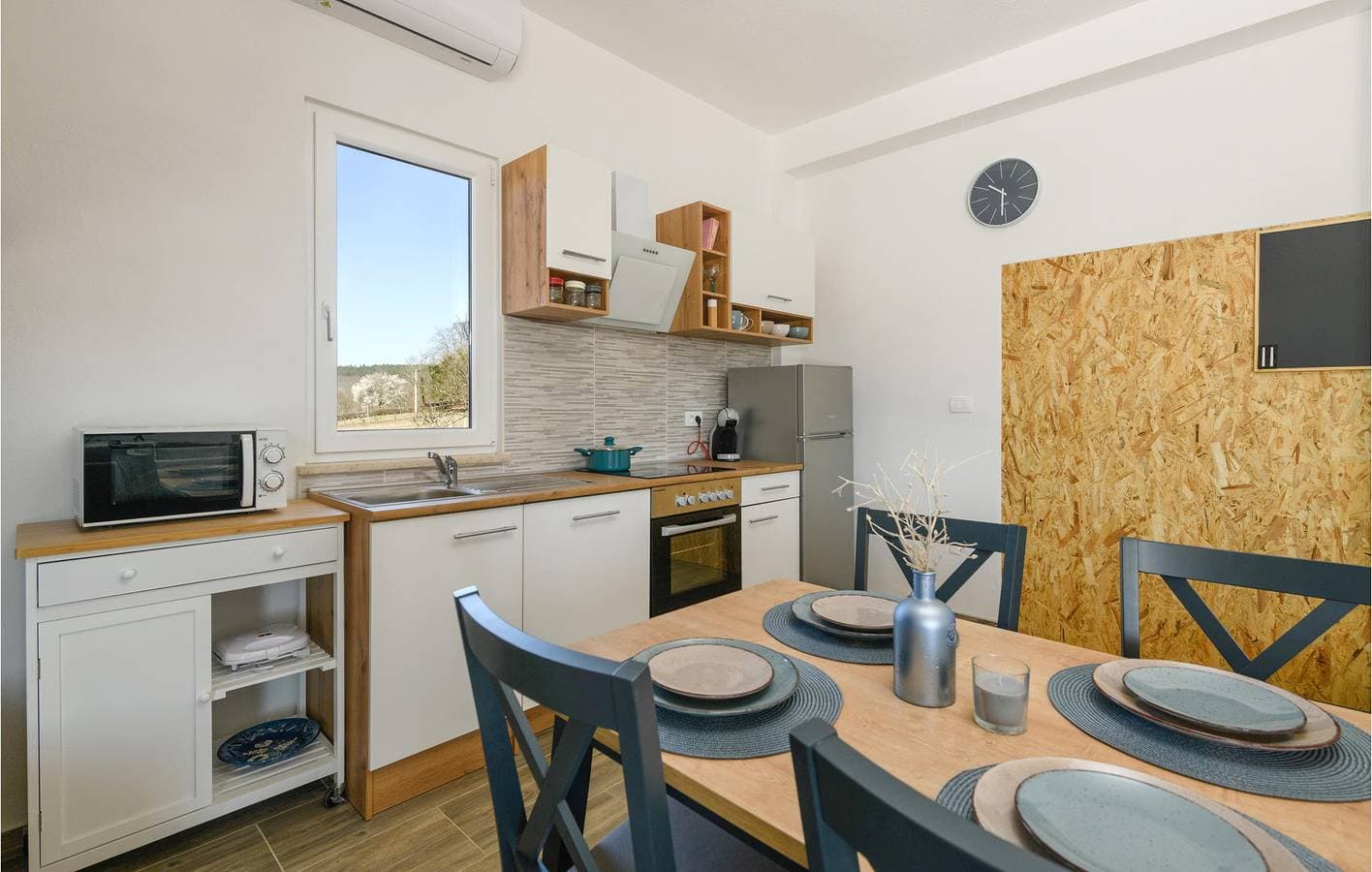 Foto 8 von 31: Charmante Ferienwohnung mit Pool und Terrasse, 2,5 km vom Fluss Raša entfernt