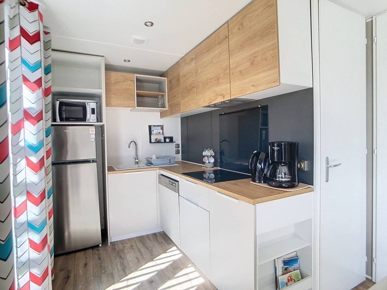 Foto 3 von 18: Mobil-Home Grand Confort à 200m de la Plage avec Piscine, 4 Pers, 2 Ch, Parking, Wifi Inlcus