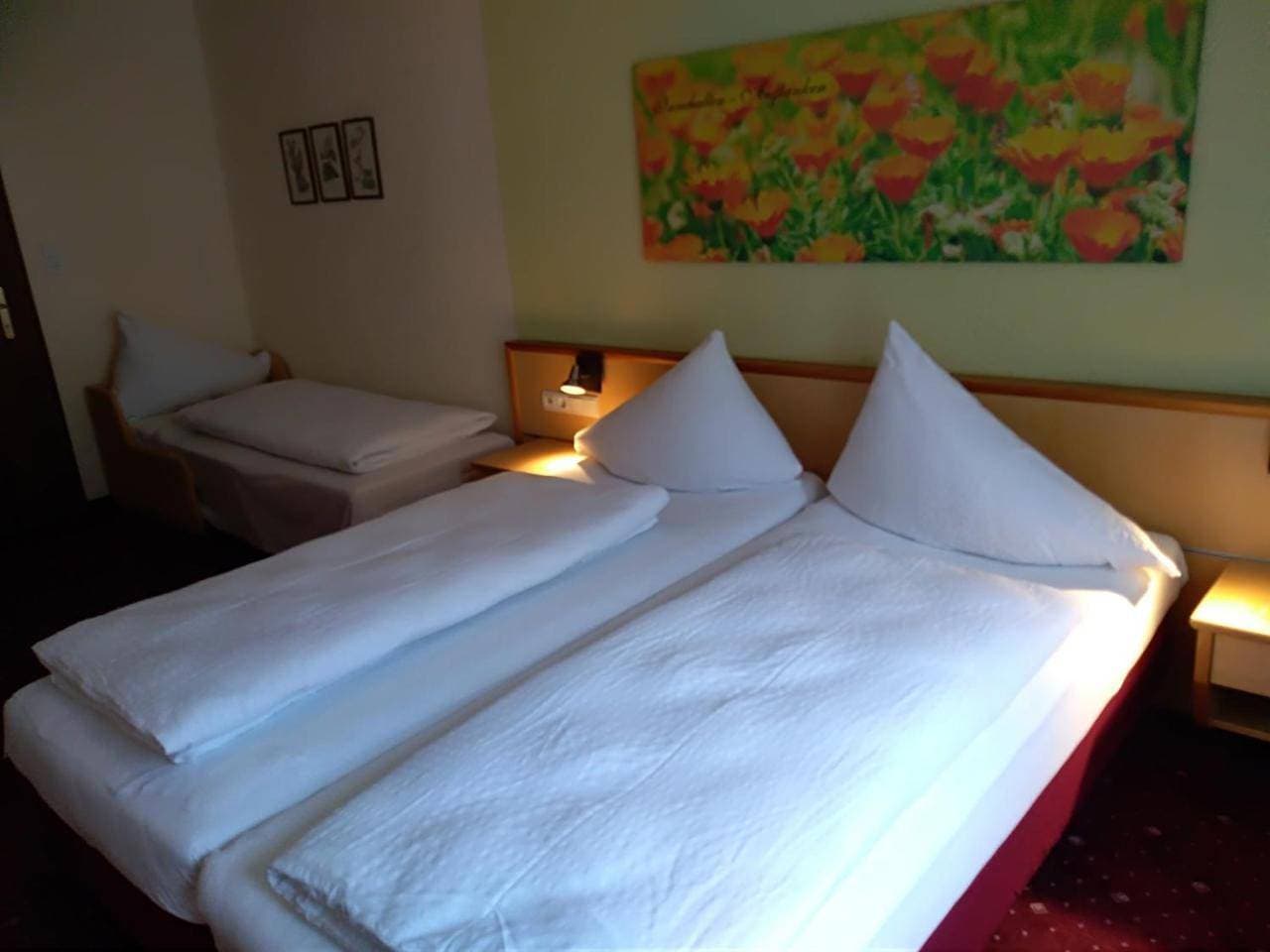 Foto 10 von 11: Triple Room with Balcony