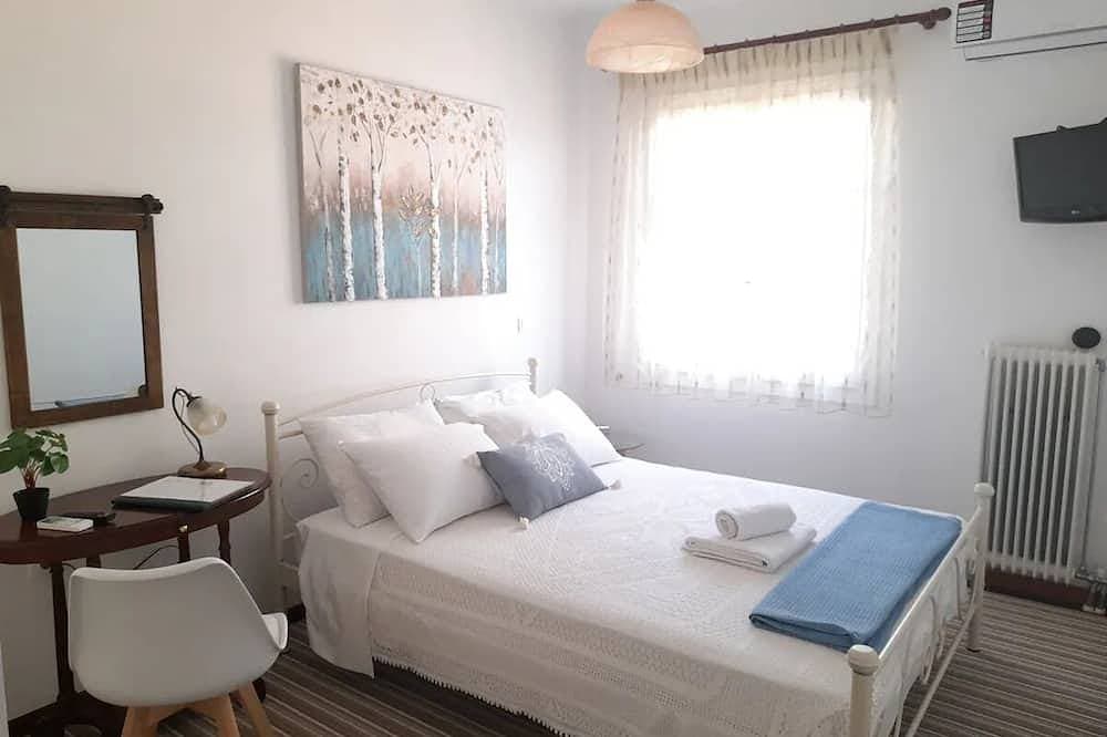 Stylish tennis view apt 3 min to town/sea 1