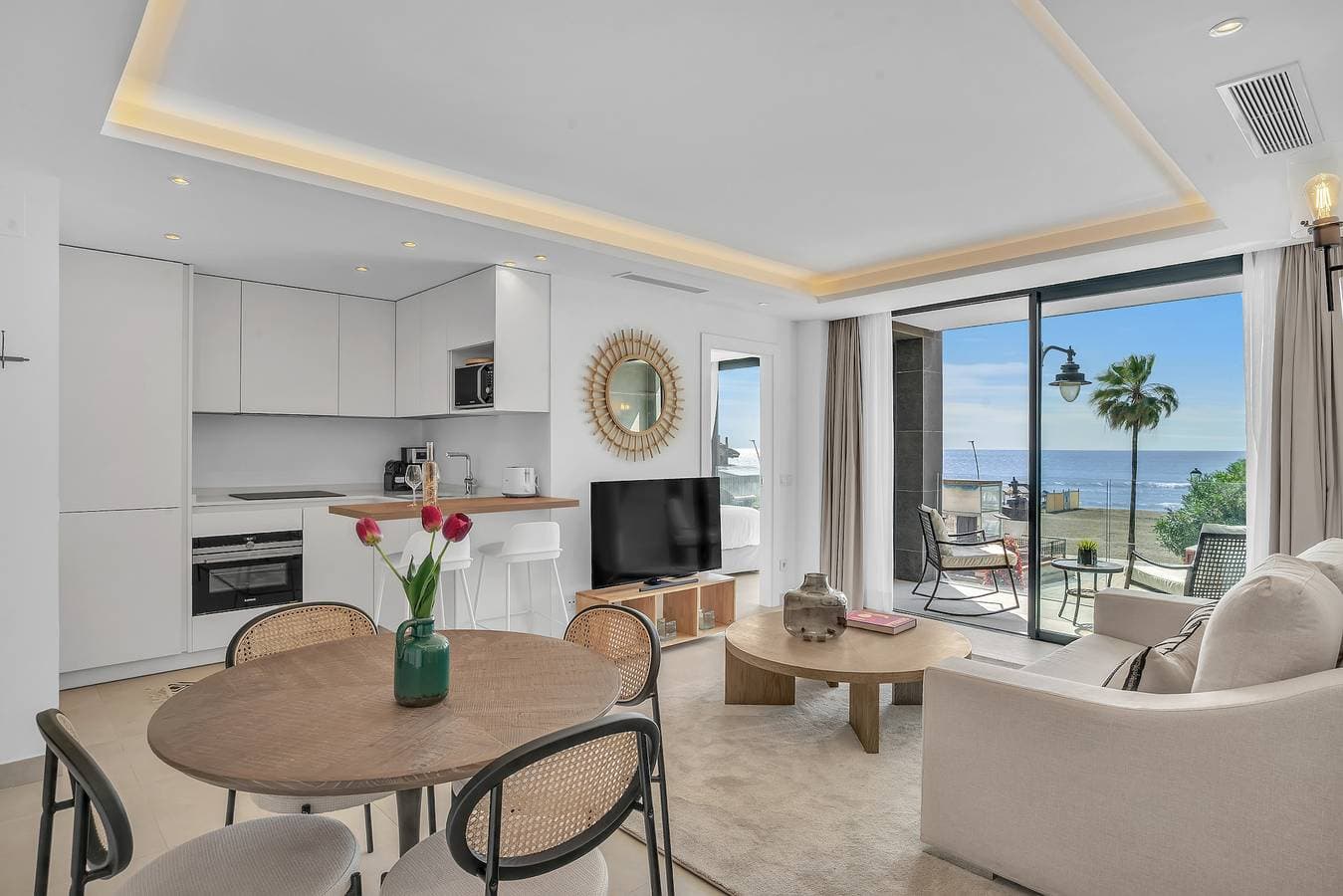 La Viu - Luxury Beachfront Apartment 1
