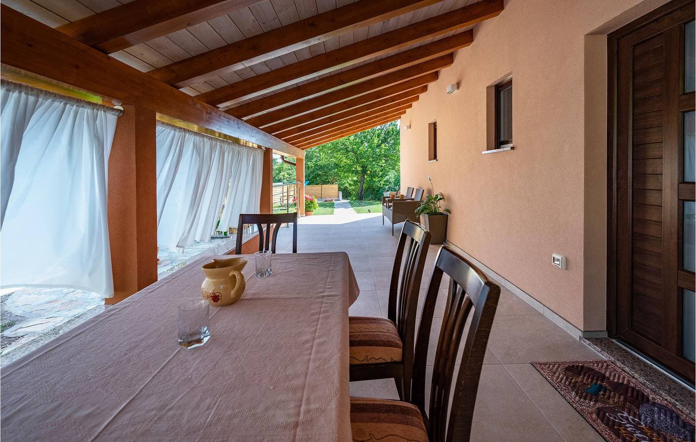 Foto 4 von 20: Moderne 66 m² große Wohnung mit Terrasse, WLAN, Klimaanlage und Parkplatz