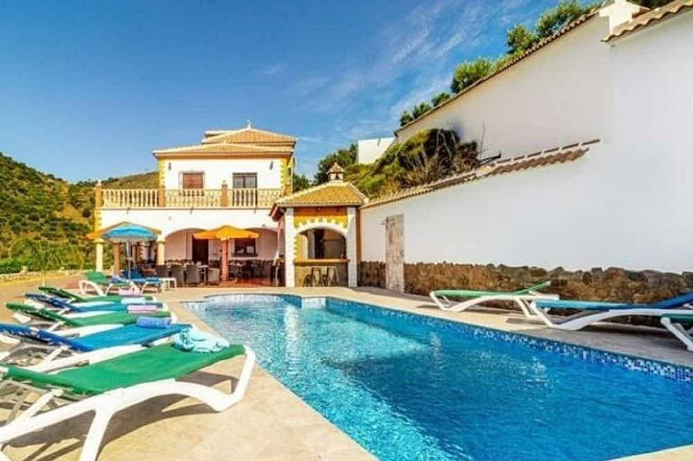 Familienvilla mit Terrasse 1