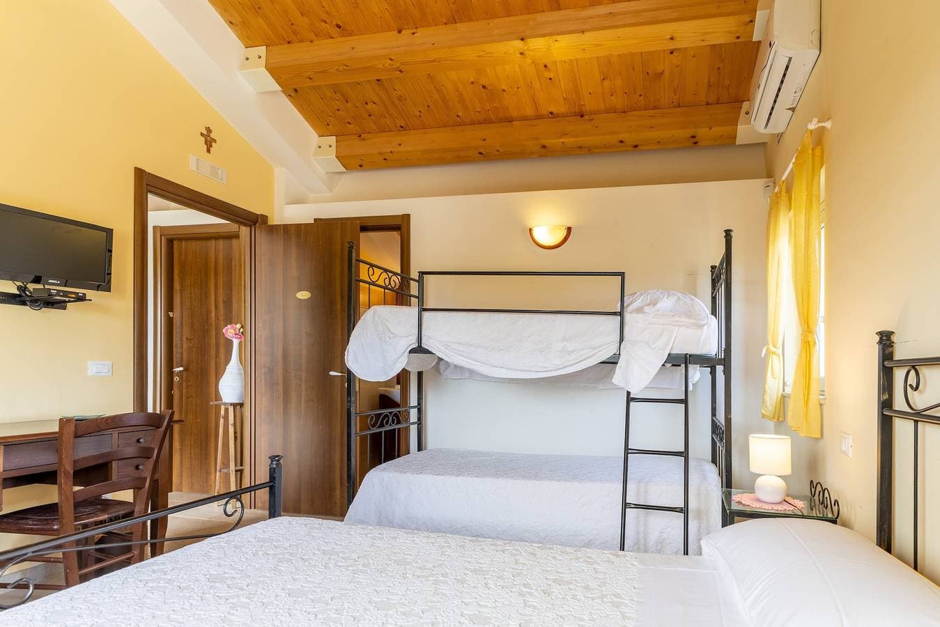 Foto 4 von 23: Apartment 'Alla Corte Di Nonna Maria' mit Meerblick und Klimaanlage