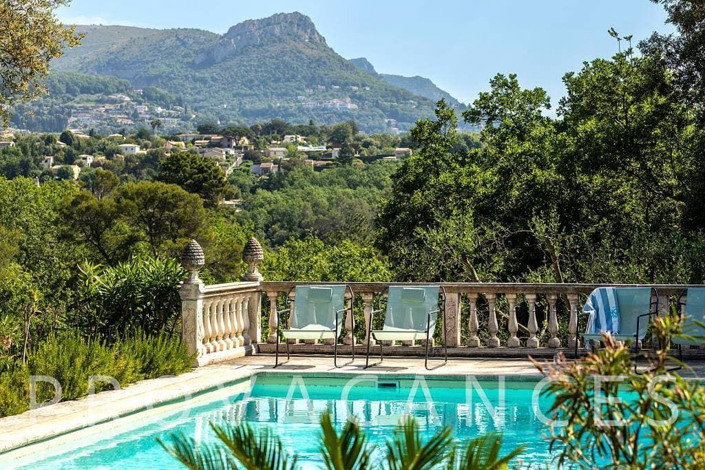 Foto 2 von 60: Charmantes Steinhaus mit Pool am Stadtrand von Tourrettes-sur-Loup