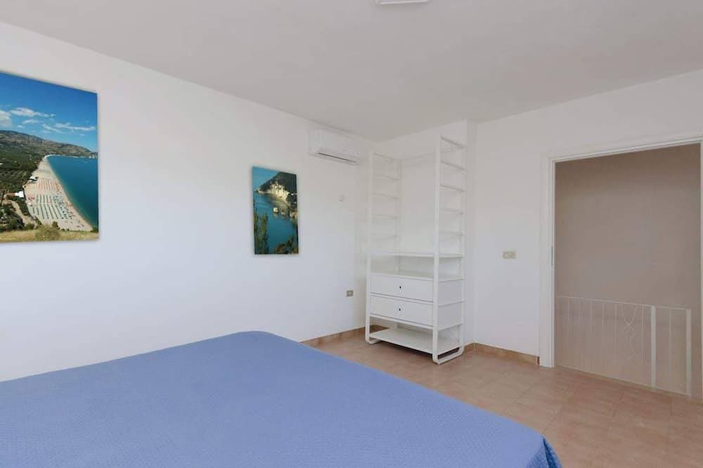 Foto 4 von 27: Drei Zimmer auf zwei Etagen, 30 Meter vom Meer mit Solarium und Strand inklusive
