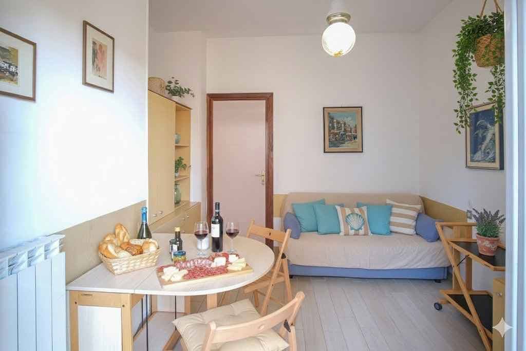 Foto 2 von 10: Ferienwohnung mit Klimaanlage und Balkon mit Meerblick