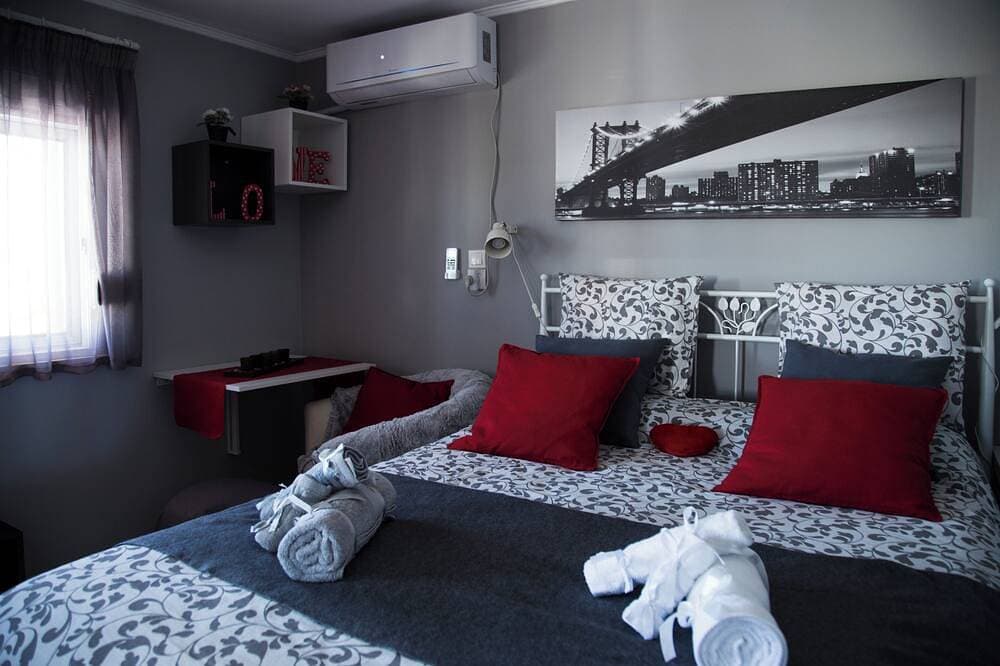 Romeo & Juliet - Modern & Stylish Studio: Acropolis & Park Views 1