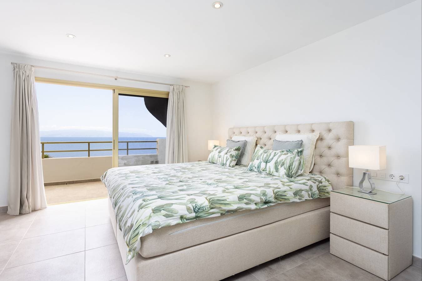 Foto 4 von 48: Spectacular Duplex Seafront with awesome sunsets !