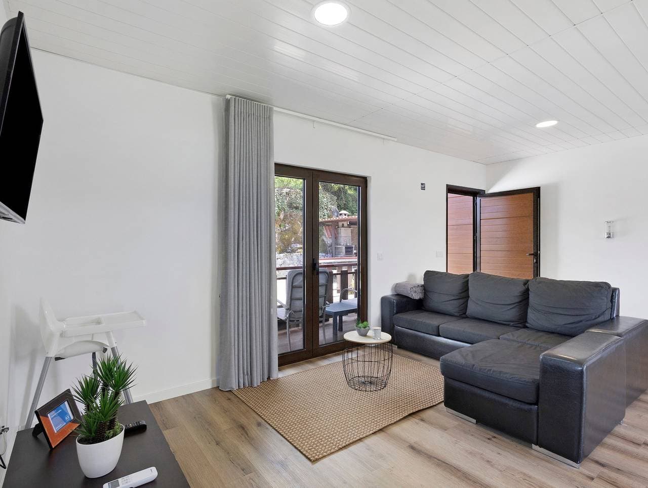 Foto 3 von 26: Ferienhaus 'Casa Das Camélias' mit Seeblick, WLAN und Klimaanlage