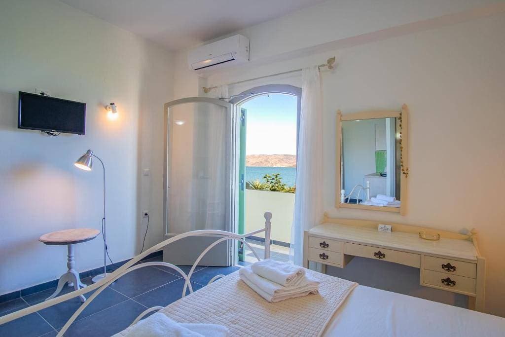 Foto 3 von 23: Elounda Christina Boutique Studios, Near the Sea
