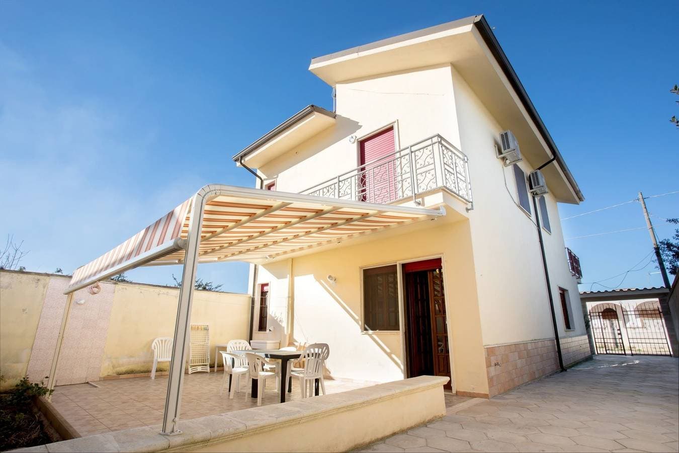 Foto 2 von 33: Villa für 9 Personen mit Balkon