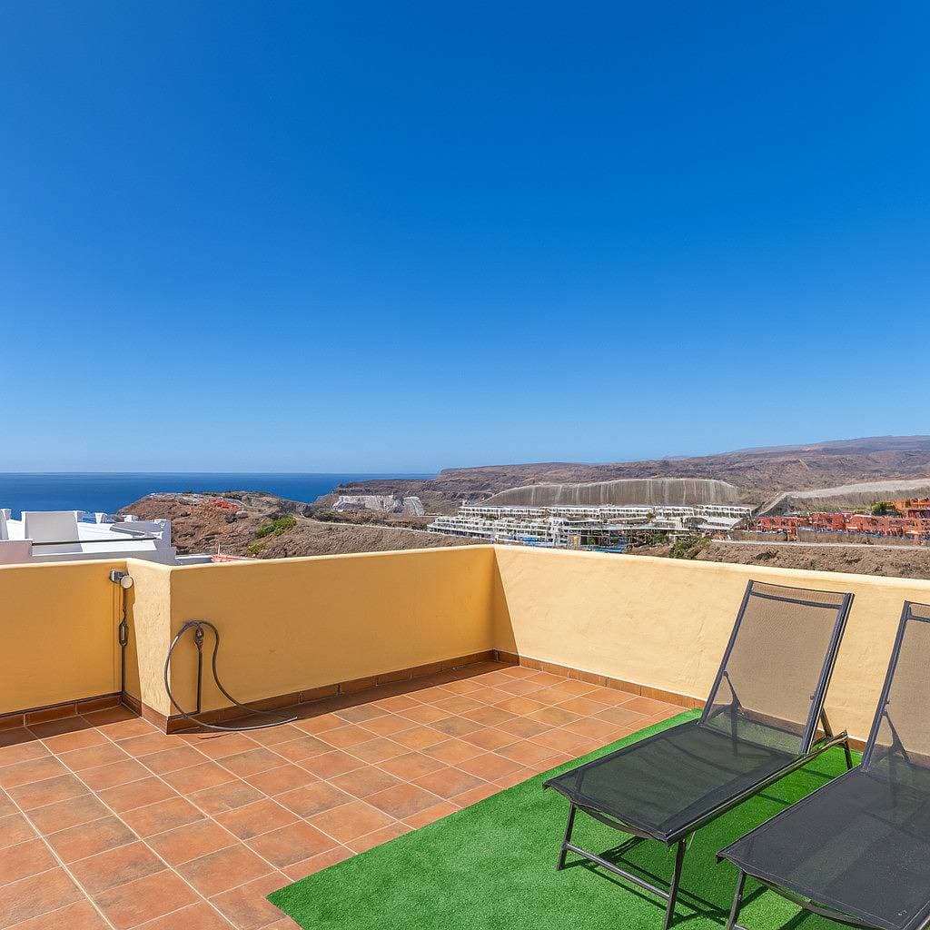 Foto 2 von 37: Private Solarium Home -  Terrace & Beach Views