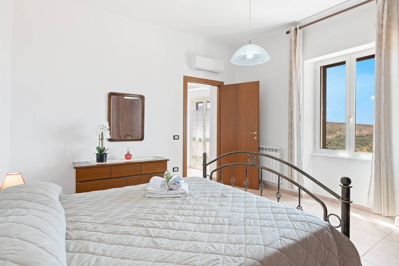 Foto 10 von 25: Ferienhaus 'Mari E Monti' mit Meerblick, WLAN und Klimaanlage