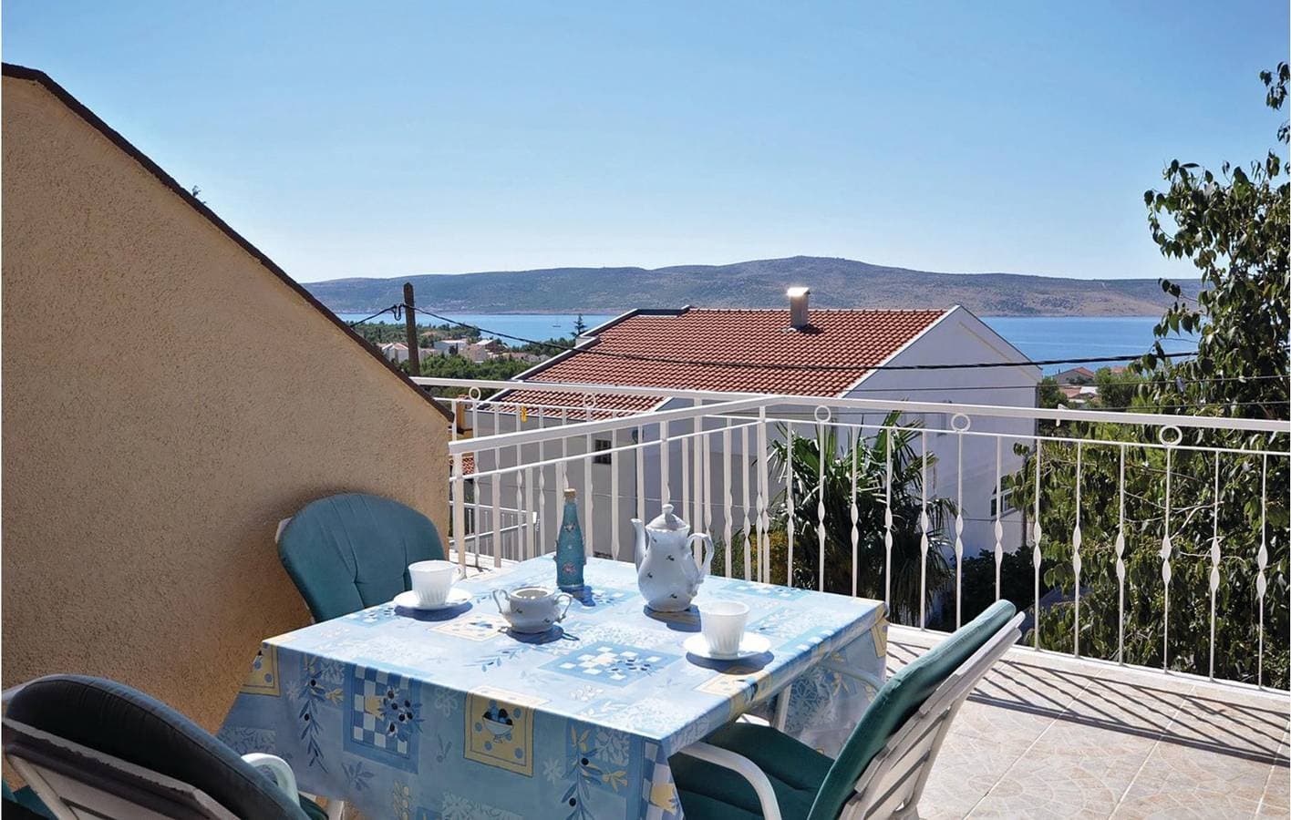 Apartment am Meer mit Terrasse, Küche und Parkplatz vor Ort 1