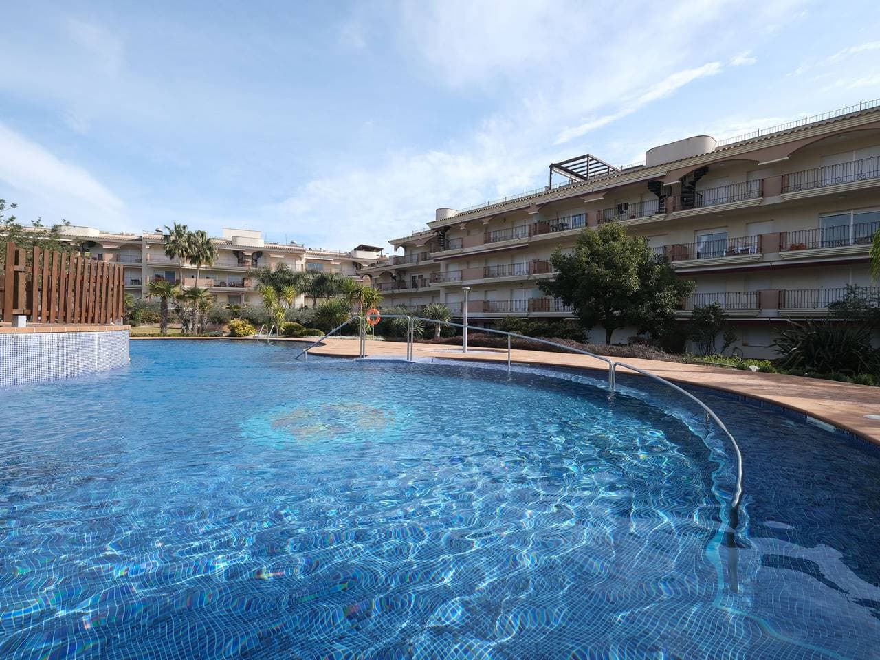 Golden Beach: Modernes Appartementhaus Golden Beach 1