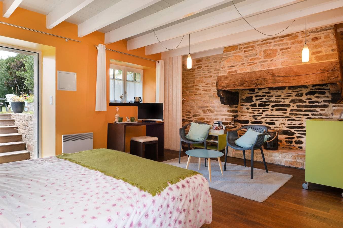Foto 7 von 34: Gästezimmer 'Chambre Magnolia' mit gemeinschaftlichem Pool, Terrasse und WLAN