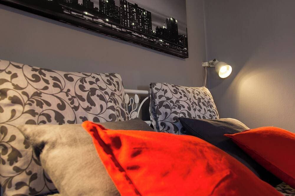 Foto 7 von 28: Romeo & Juliet - Modern & Stylish Studio: Acropolis & Park Views