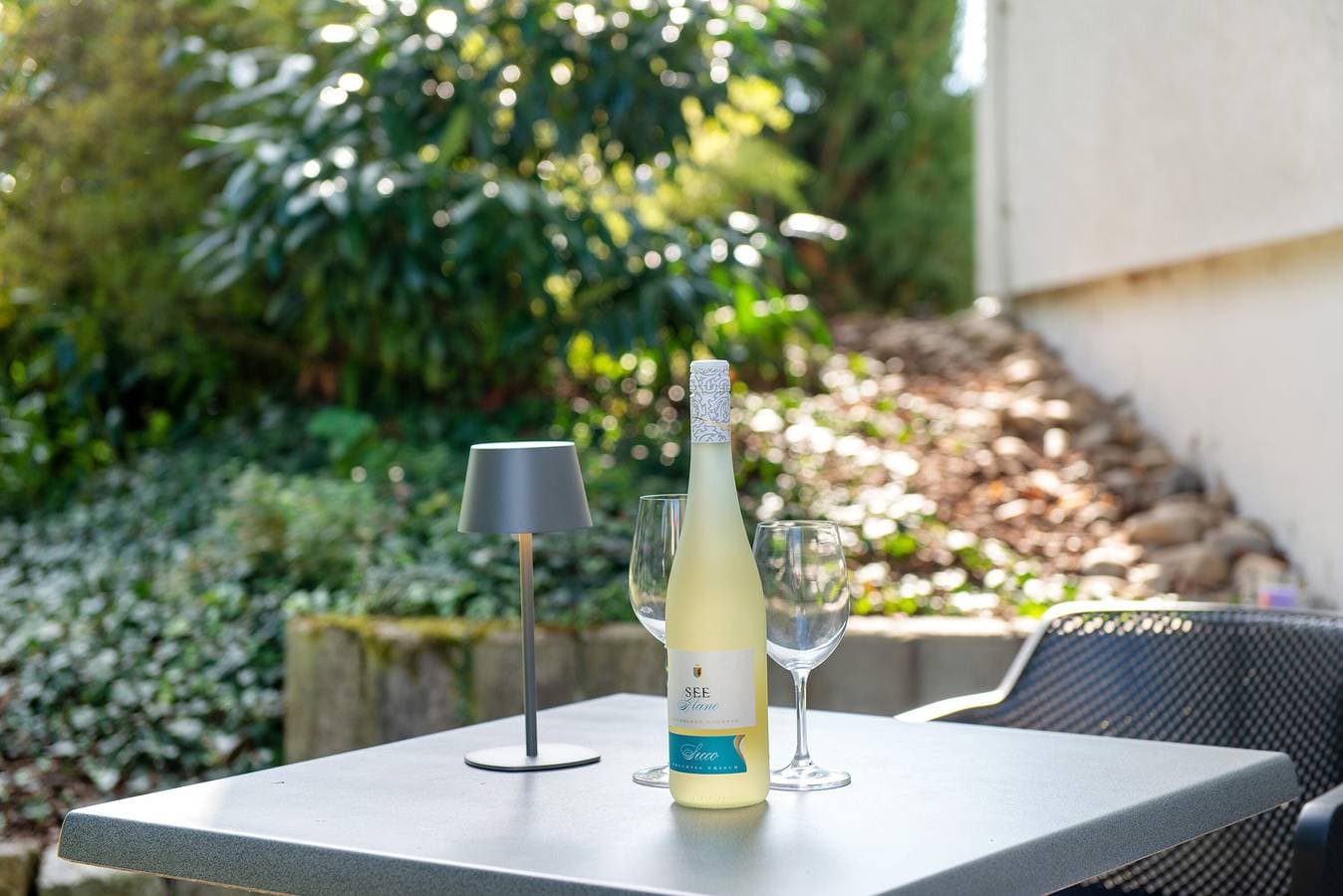 Foto 7 von 33: Bodensee Bungalow - Ferienwohnung 'Souterrain' mit Privatterrasse, Gemeinschaftsgarten und Wi-Fi