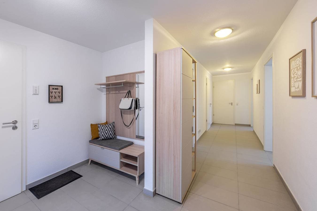Foto 10 von 18: Seenahe große + sehr moderne Ferienwohnung Konny mit  überdachter Terrasse