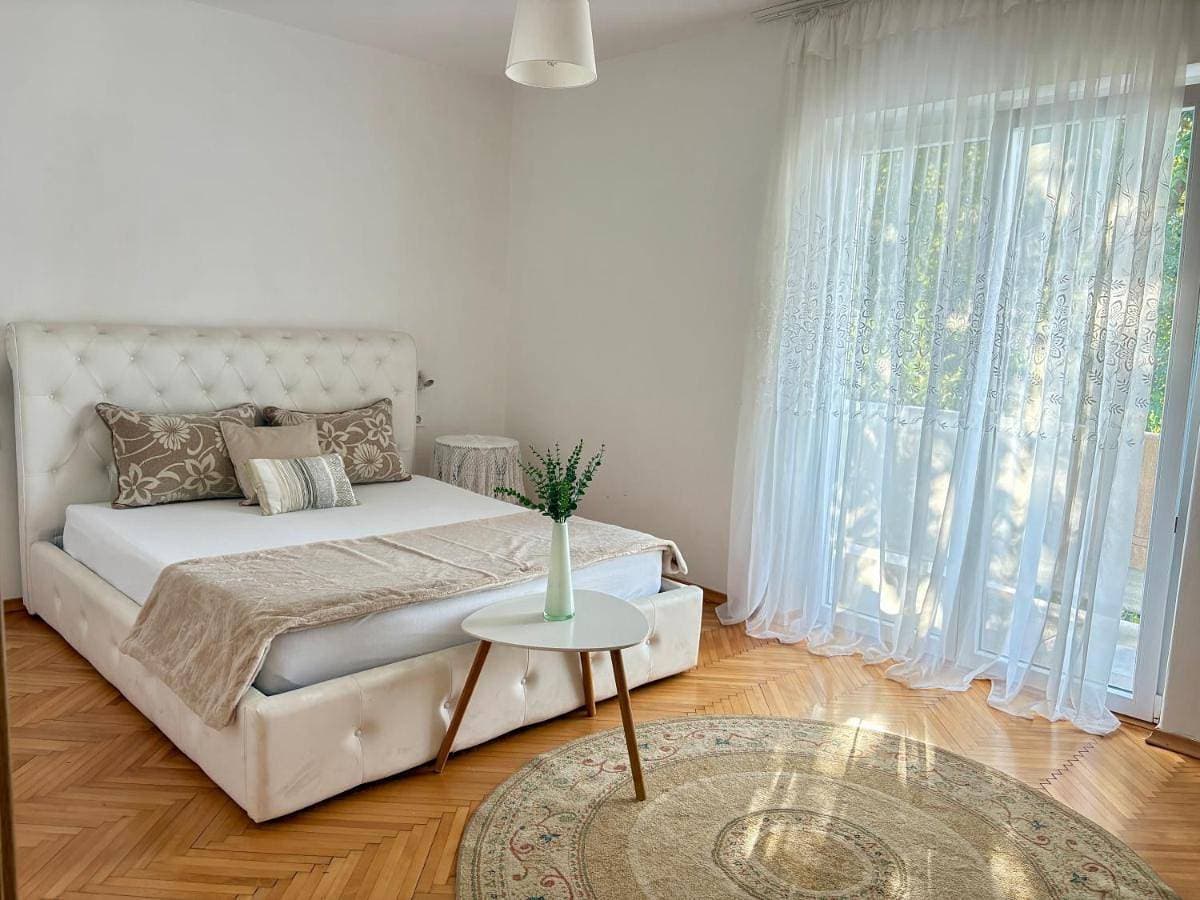Foto 2 von 13: Two-Bedroom Apartment with City View