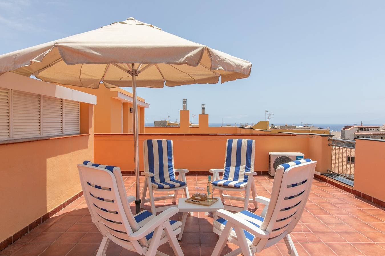 Foto 2 von 41: Ferienwohnung 'Isla Bonita San Juan Beach' mit Gemeinschaftsterrasse und WLAN