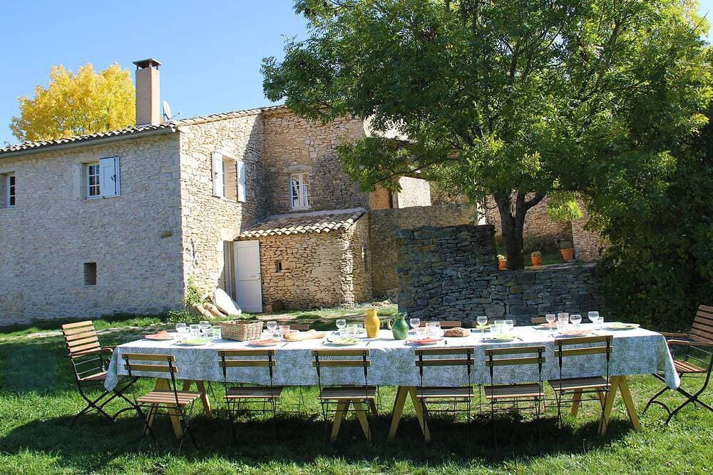 Großes Ferienhaus mit Pool im wunderschönen provenzalischen Mas, 2 km vom Dorf Banon entfernt 1