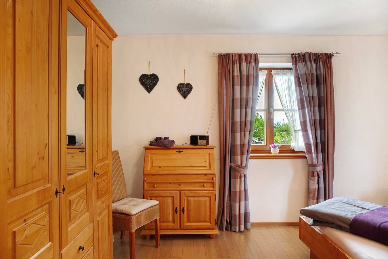 Foto 12 von 24: Ferienwohnung 'Landhaus Bergkulisse' mit Bergblick, Gemeinschaftsterrasse und WLAN
